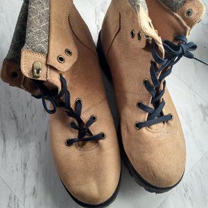 Women's tan boots size 8